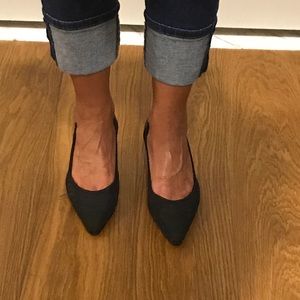 Ellen Tracy Kitten heel pumps never worn